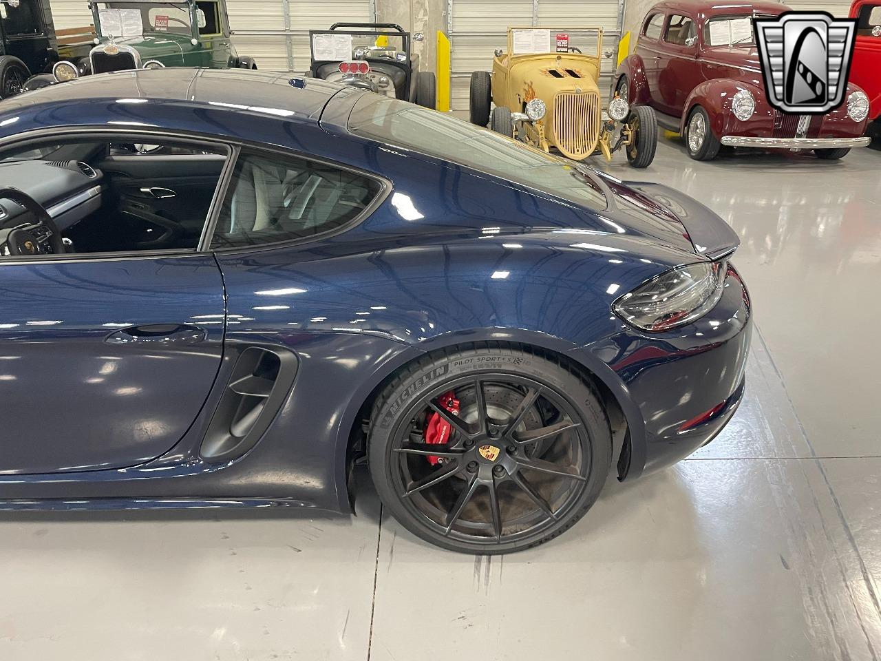 2021 Porsche 718 Cayman