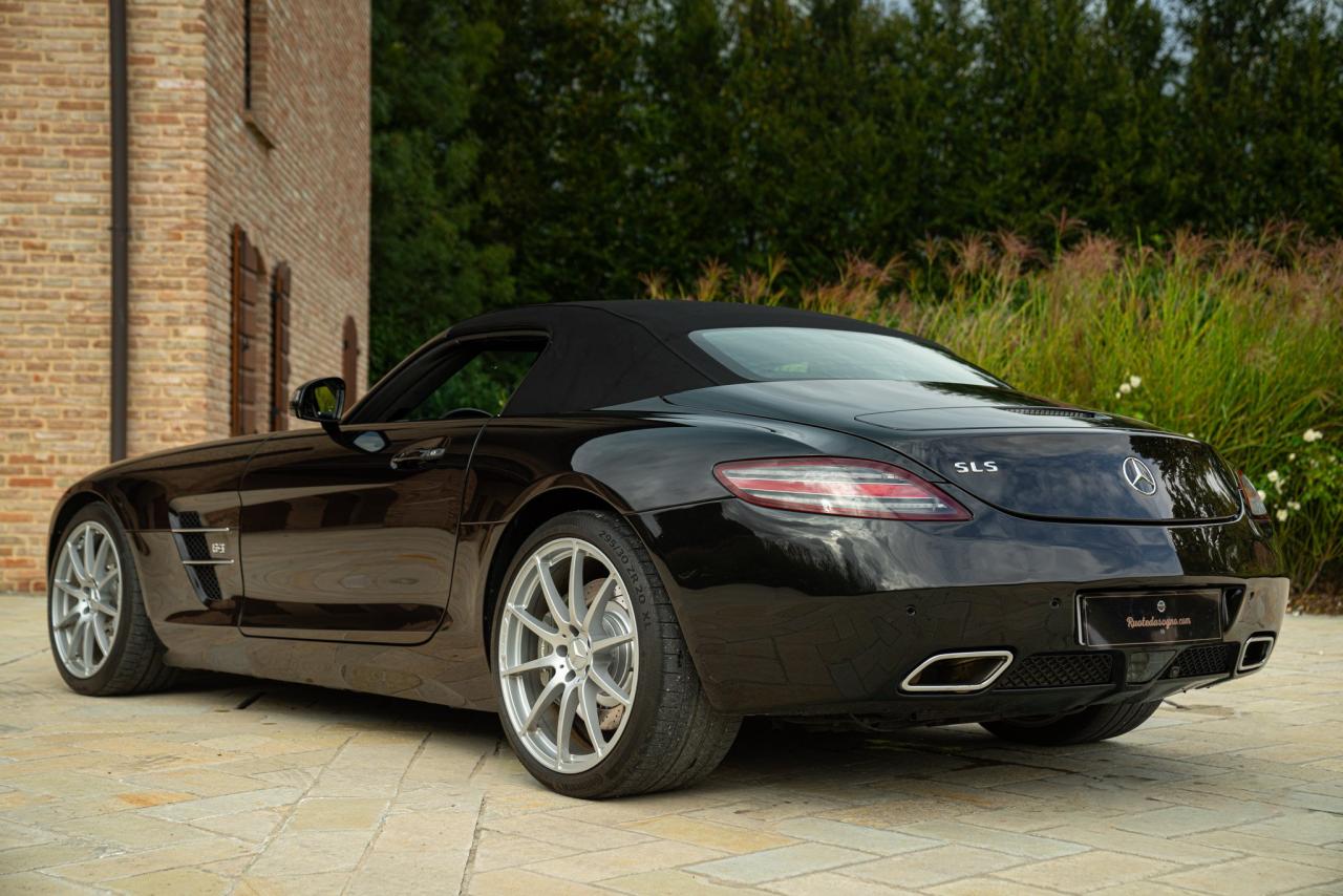 2011 Mercedes - Benz SLS AMG Roadster