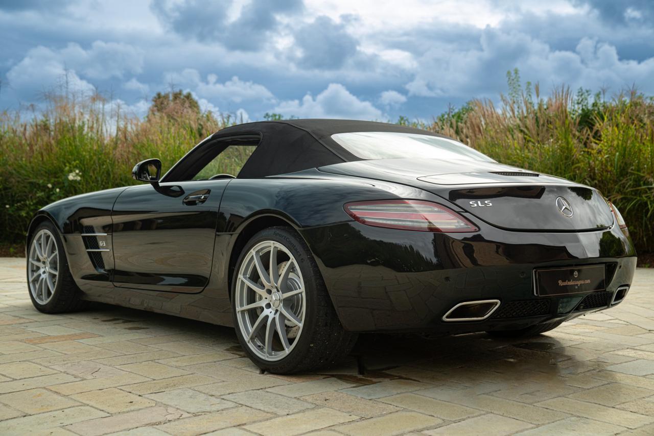 2011 Mercedes - Benz SLS AMG Roadster