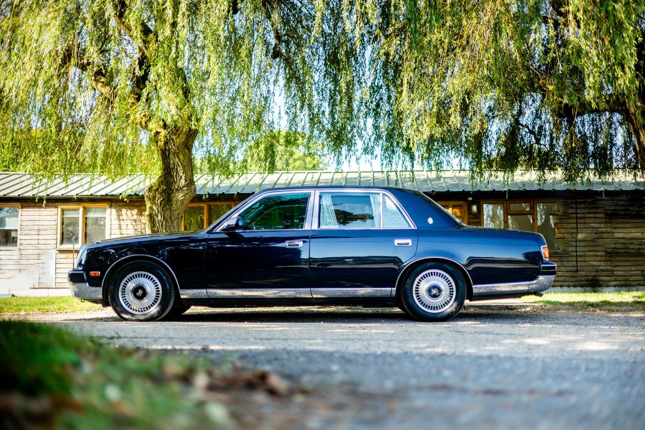 2004 Toyota Century