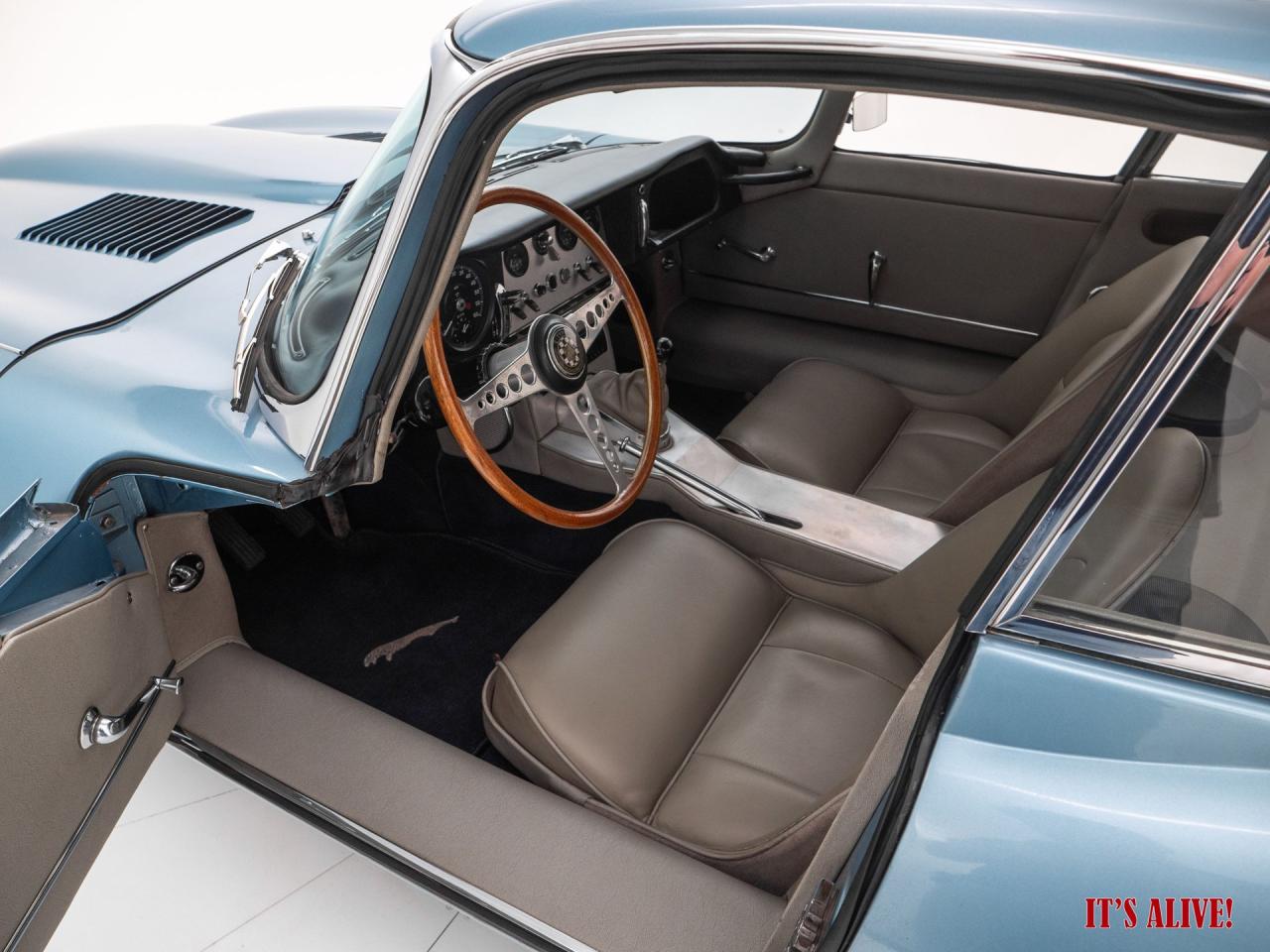 1961 Jaguar E-Type Series I Flat Floor