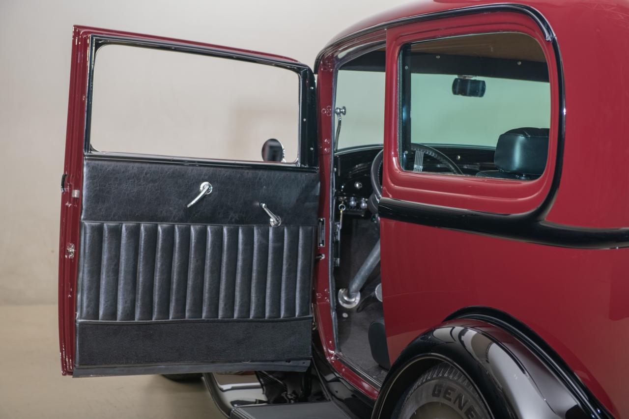 1932 Ford 2-Door Sedan