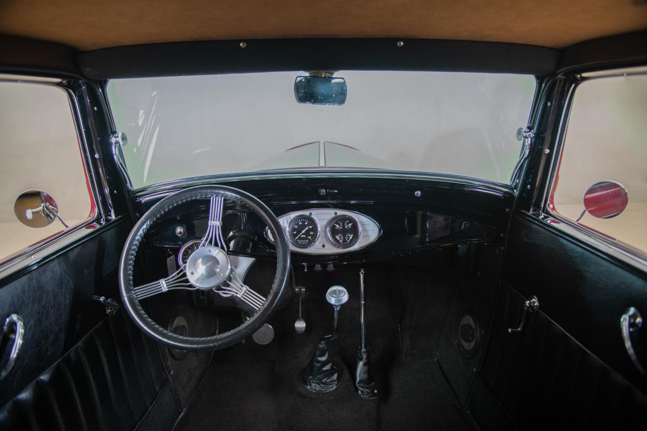 1932 Ford 2-Door Sedan