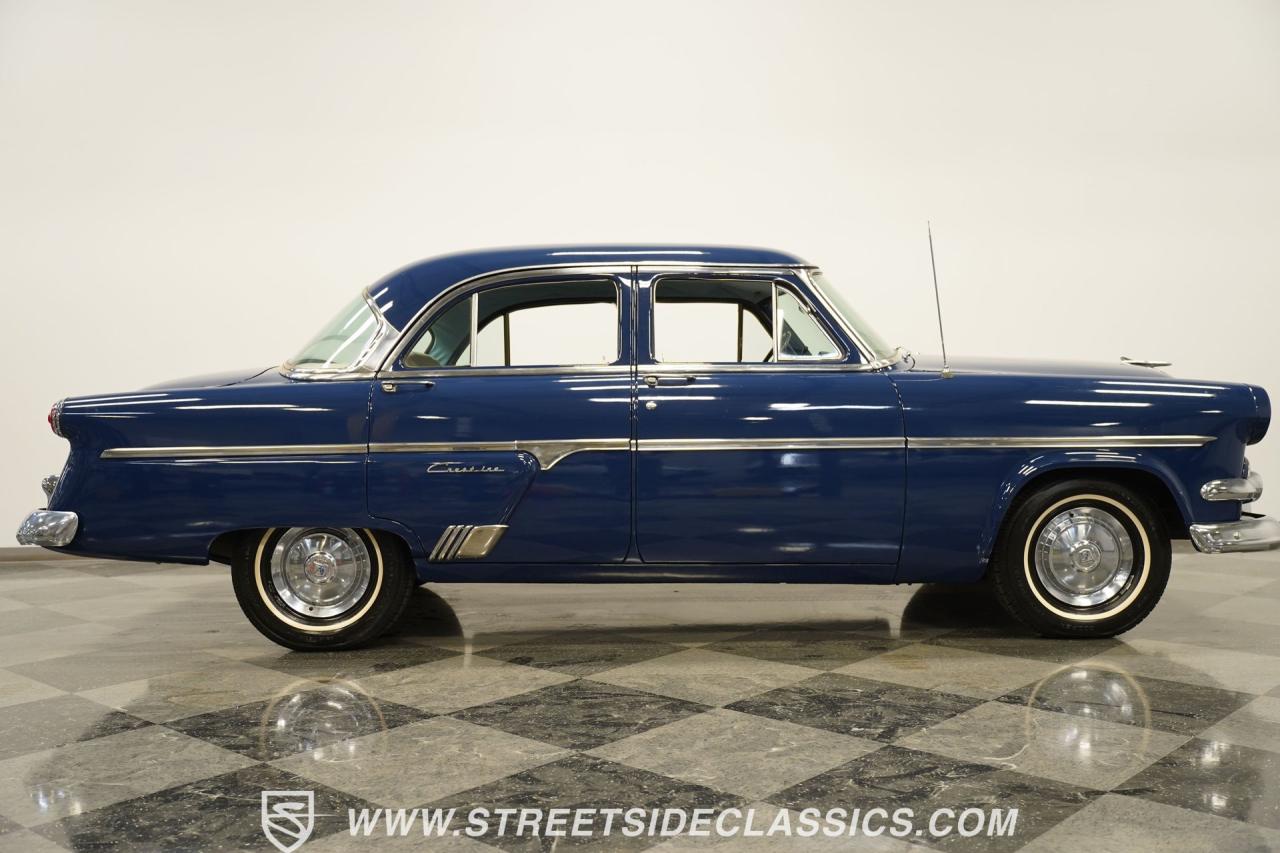 1954 Ford Crestline