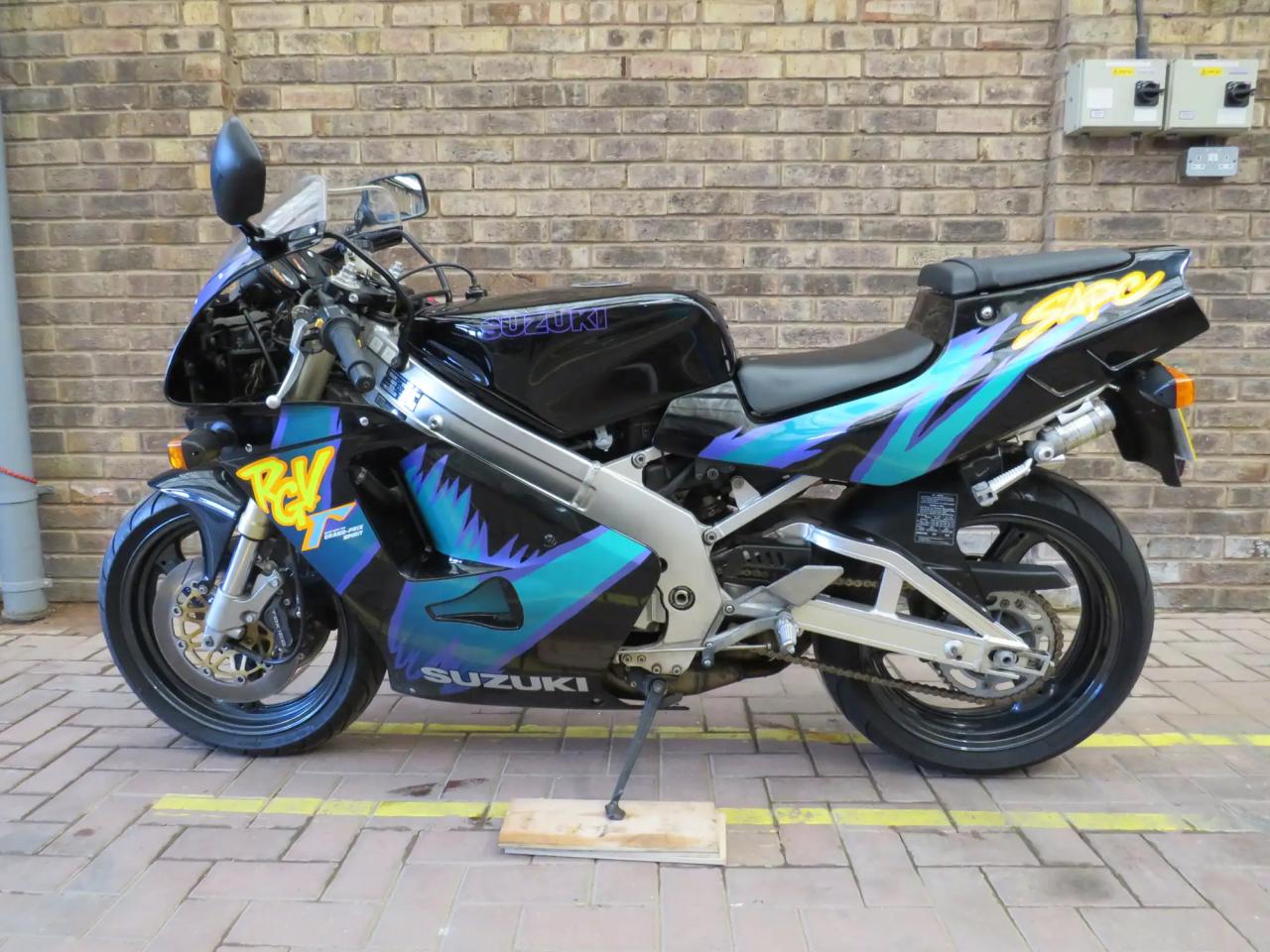 Suzuki RGV250R