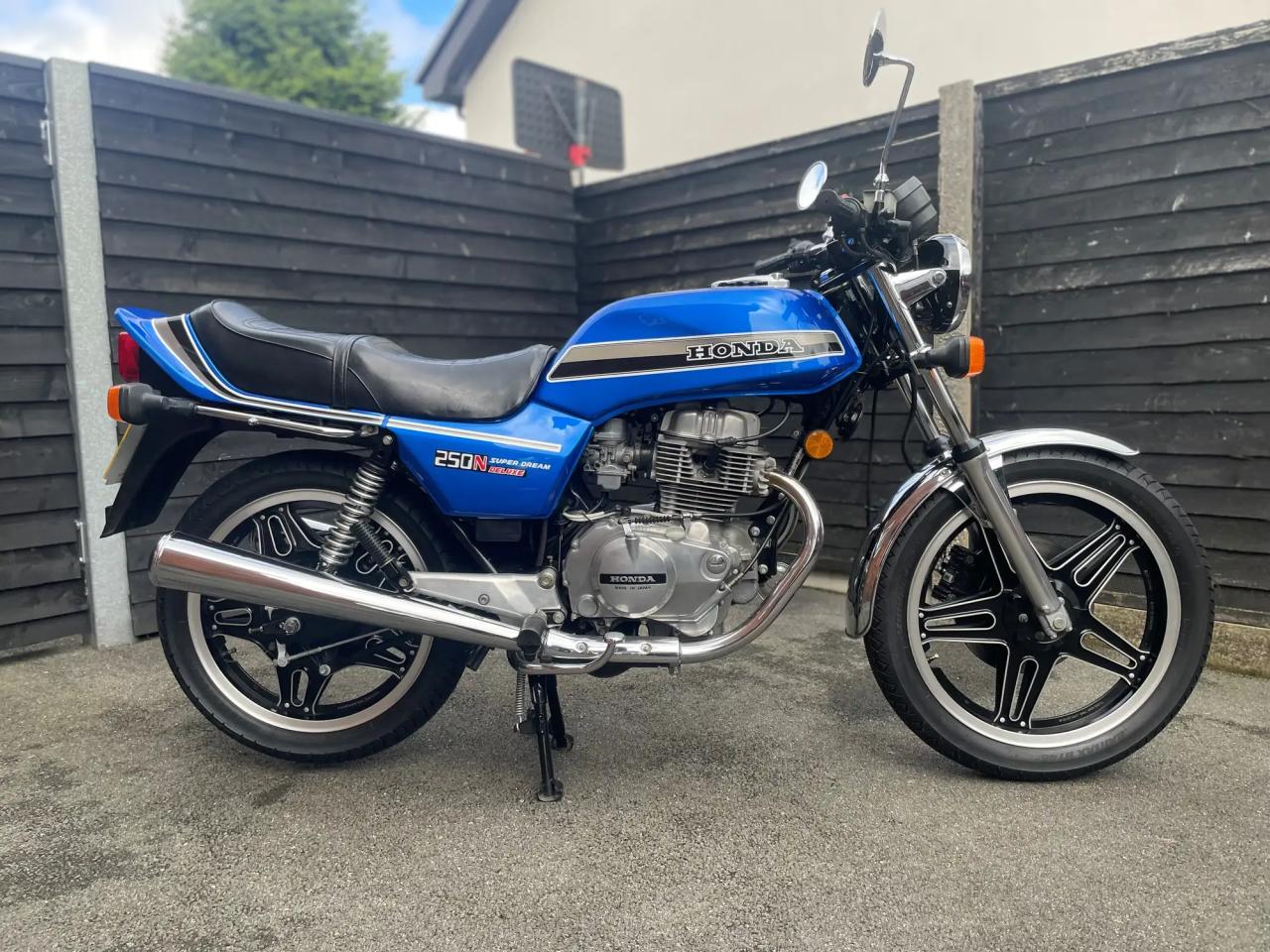 Honda CB250N-DB SUPER DREAM