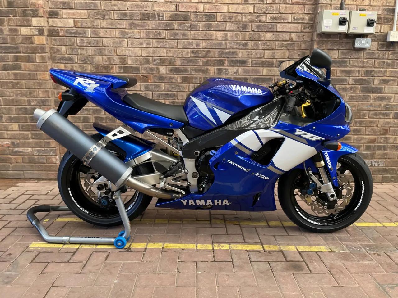 Yamaha YZF R1