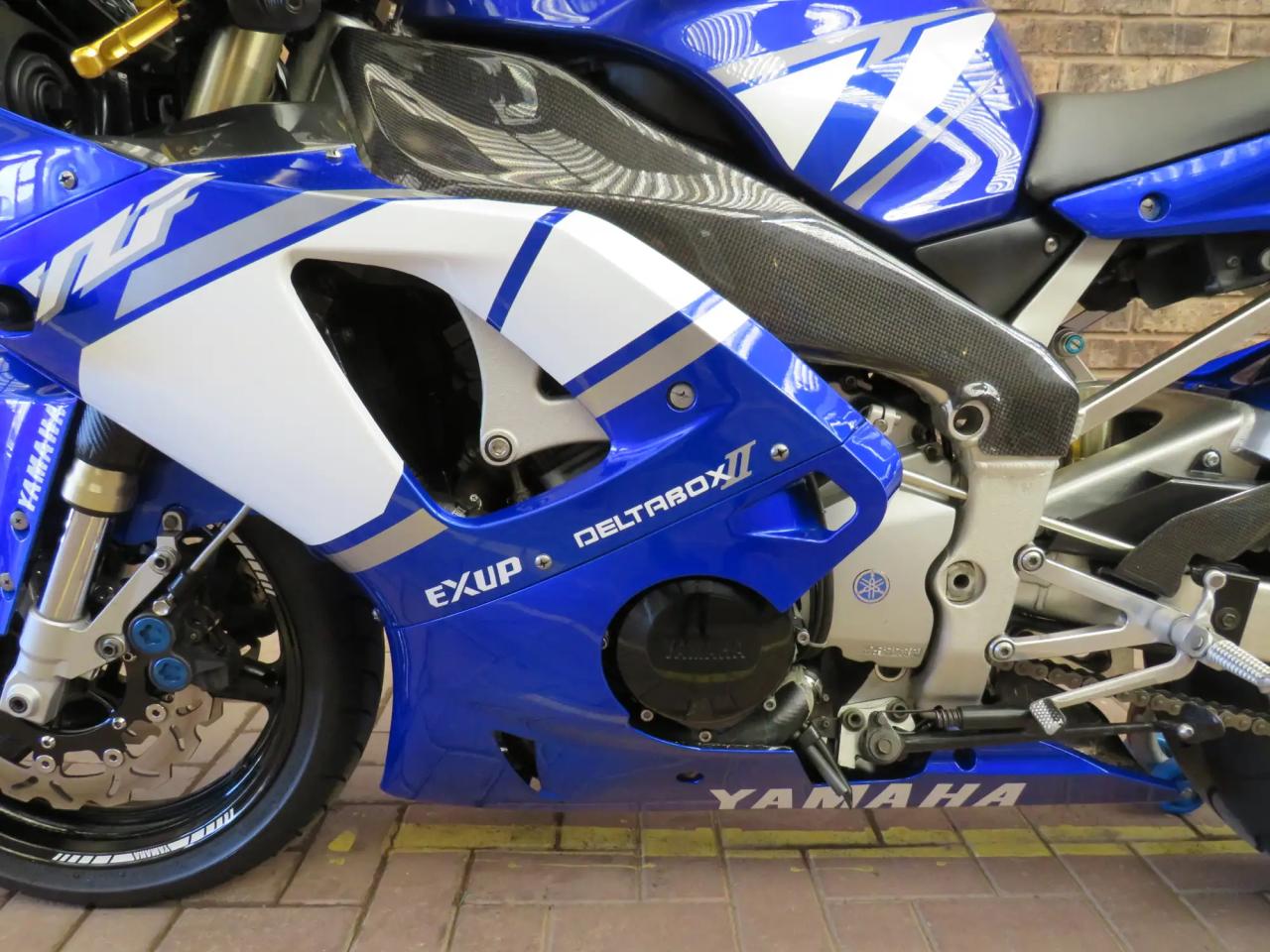 Yamaha YZF R1