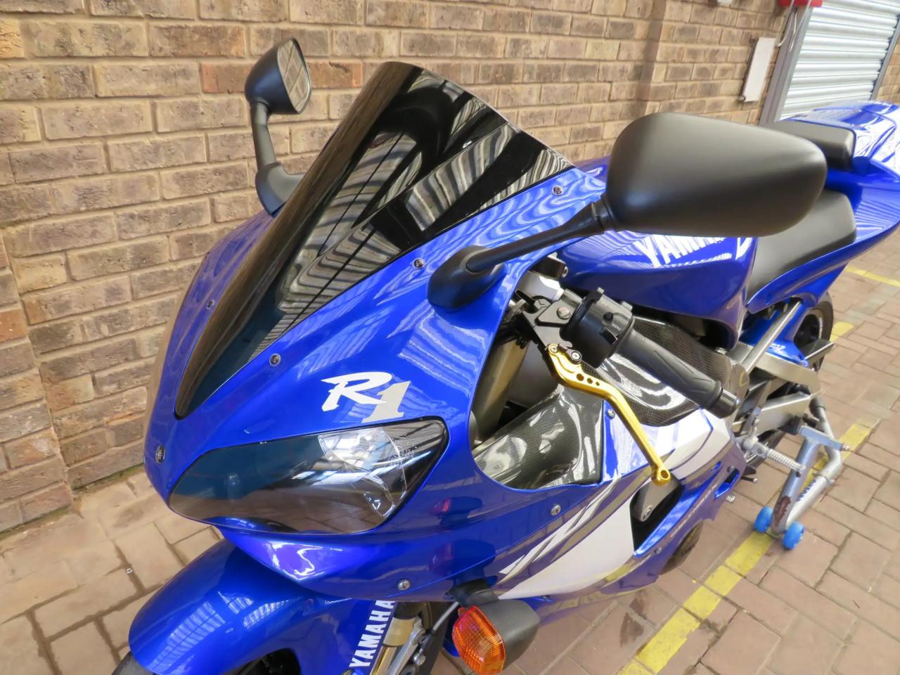 Yamaha YZF R1