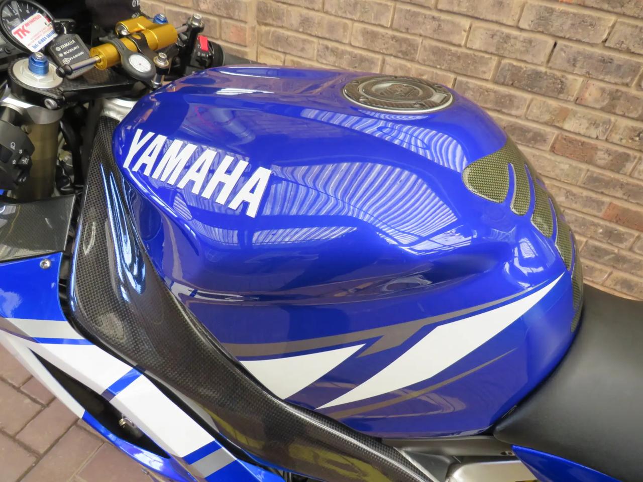 Yamaha YZF R1