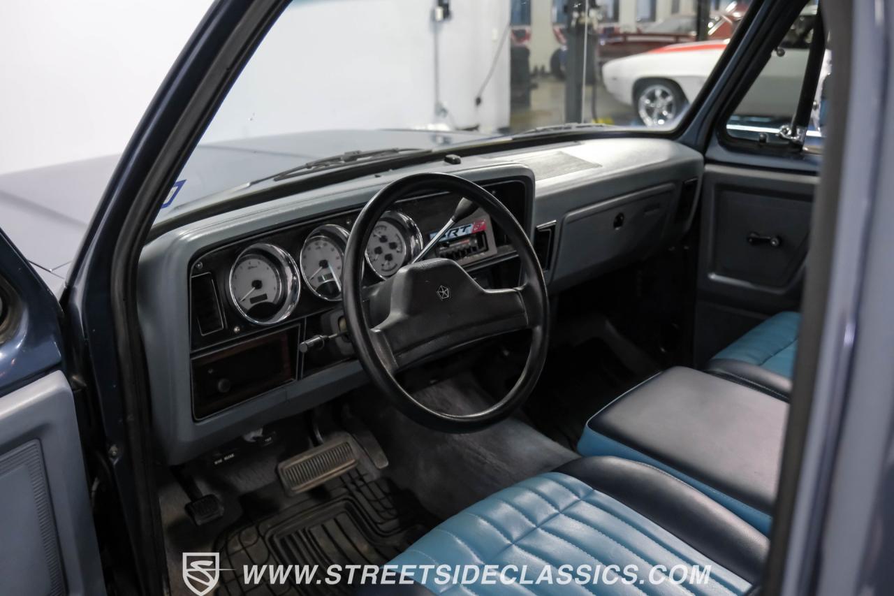 1989 Dodge D150 Hemi Restomod