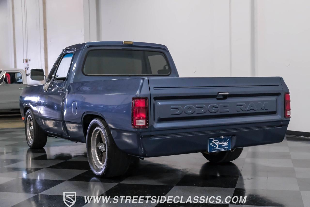 1989 Dodge D150 Hemi Restomod