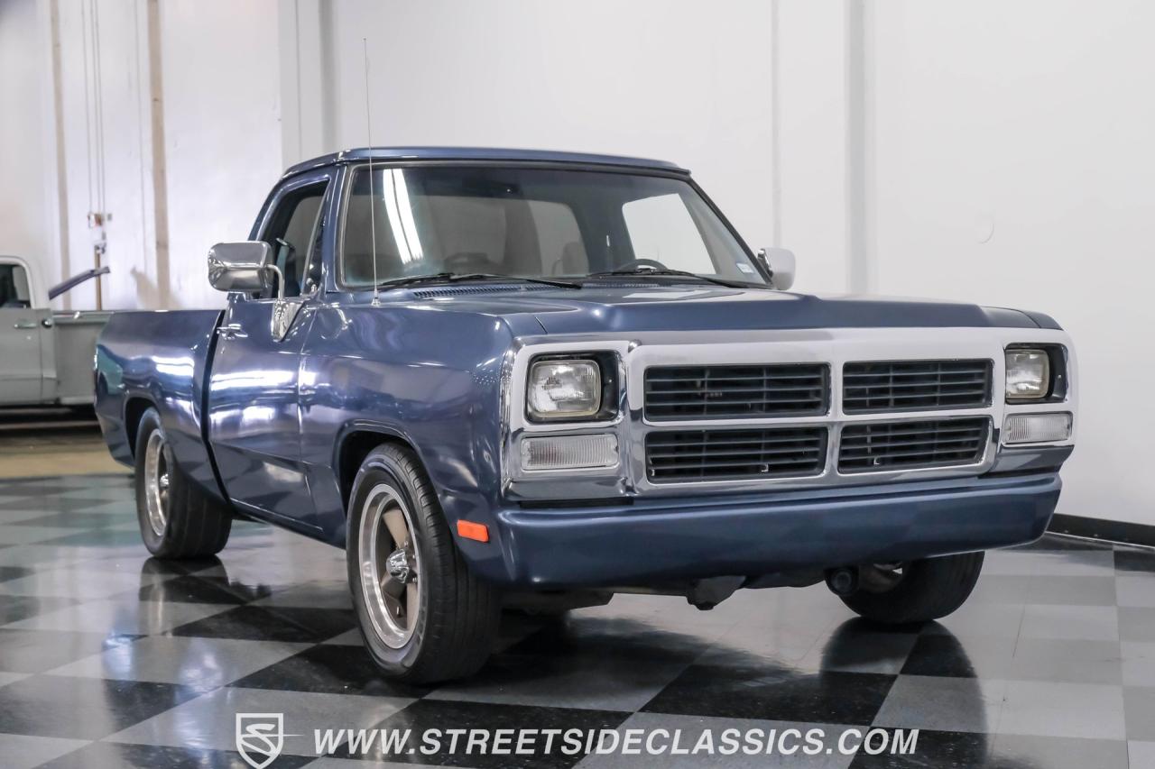 1989 Dodge D150 Hemi Restomod