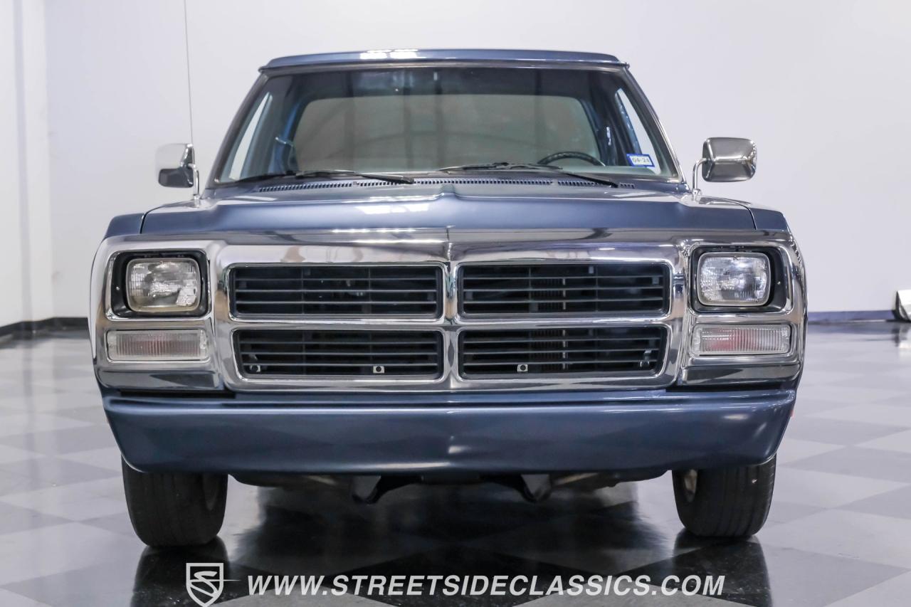 1989 Dodge D150 Hemi Restomod