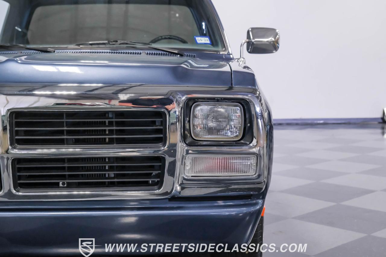 1989 Dodge D150 Hemi Restomod