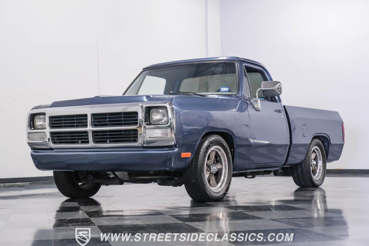 1989 Dodge D150 Hemi Restomod