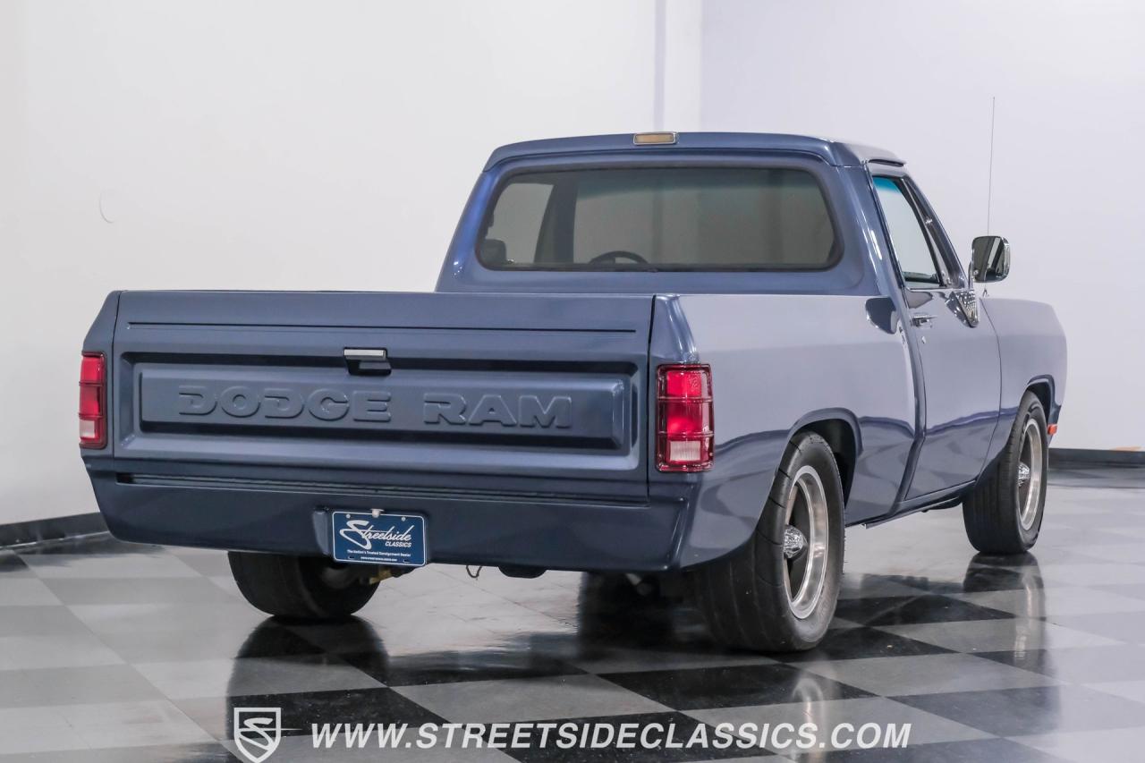 1989 Dodge D150 Hemi Restomod