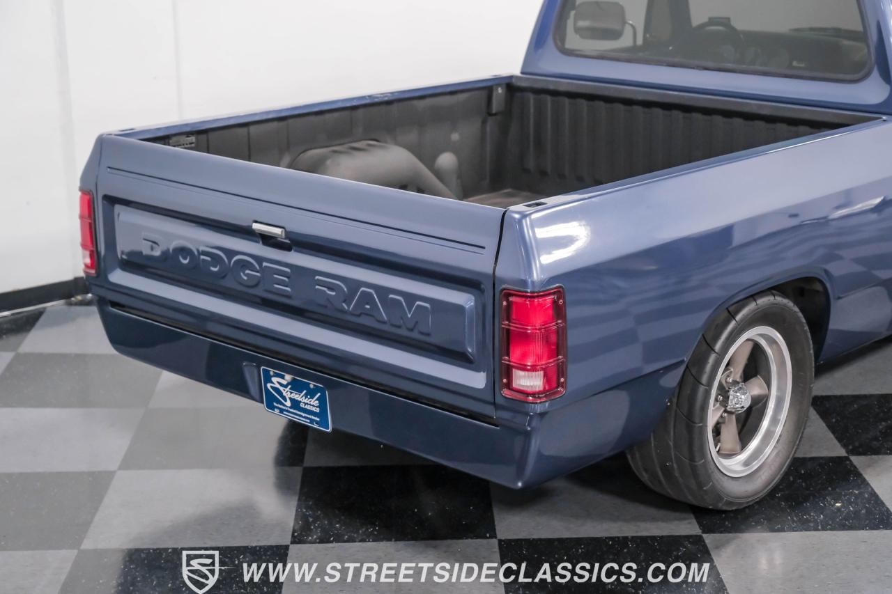 1989 Dodge D150 Hemi Restomod