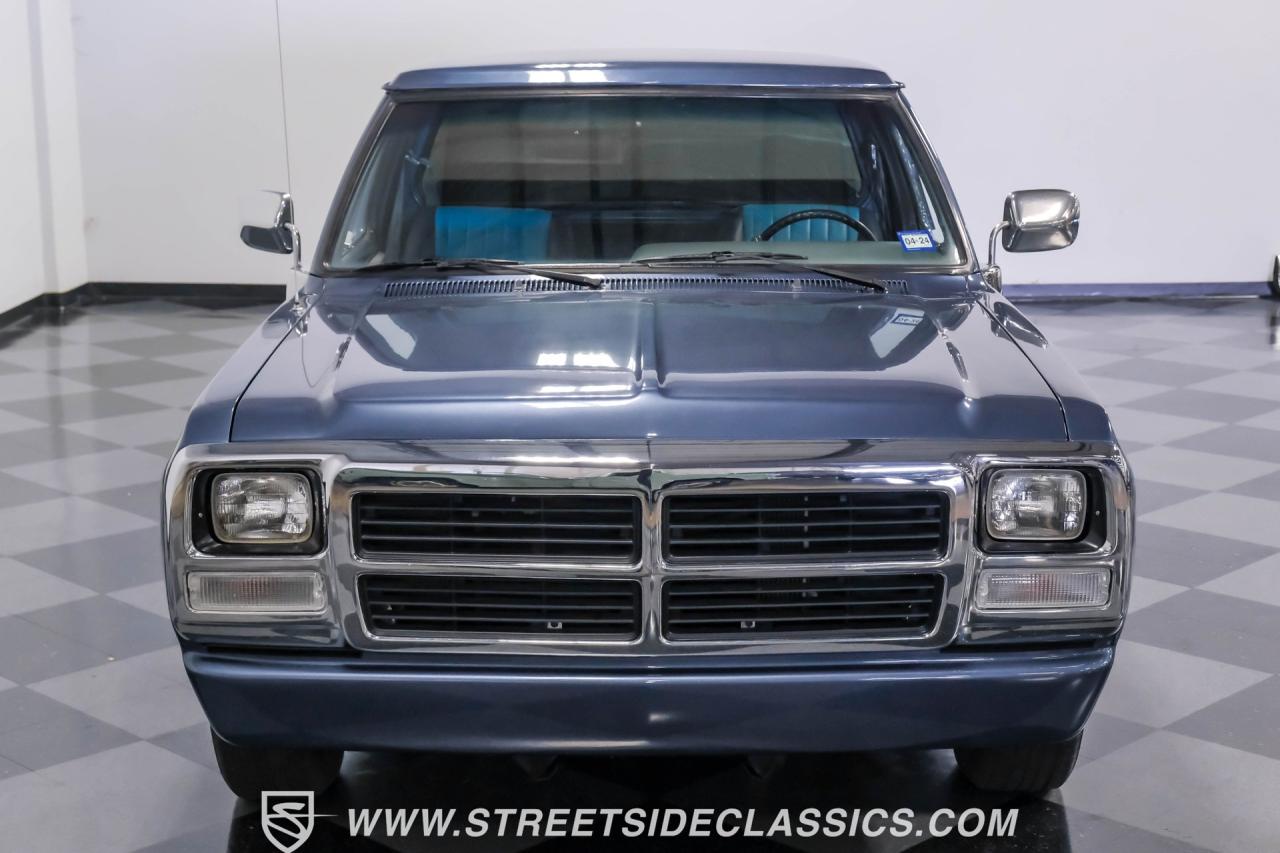 1989 Dodge D150 Hemi Restomod