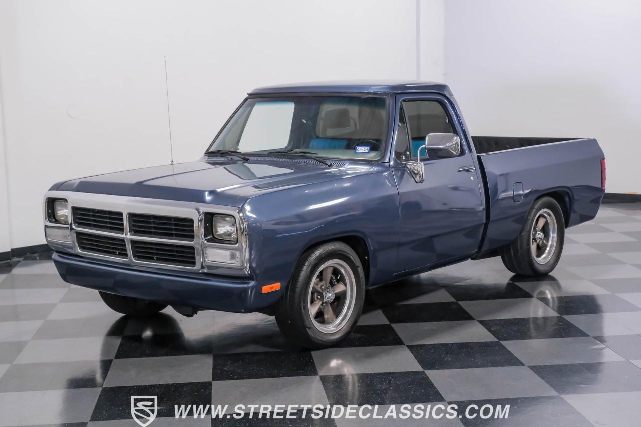 1989 Dodge D150 Hemi Restomod