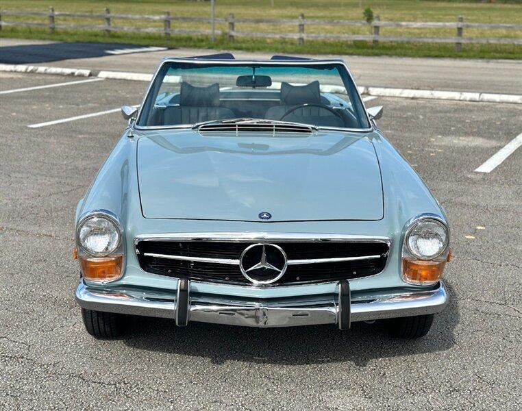 1971 Mercedes - Benz 200-Series