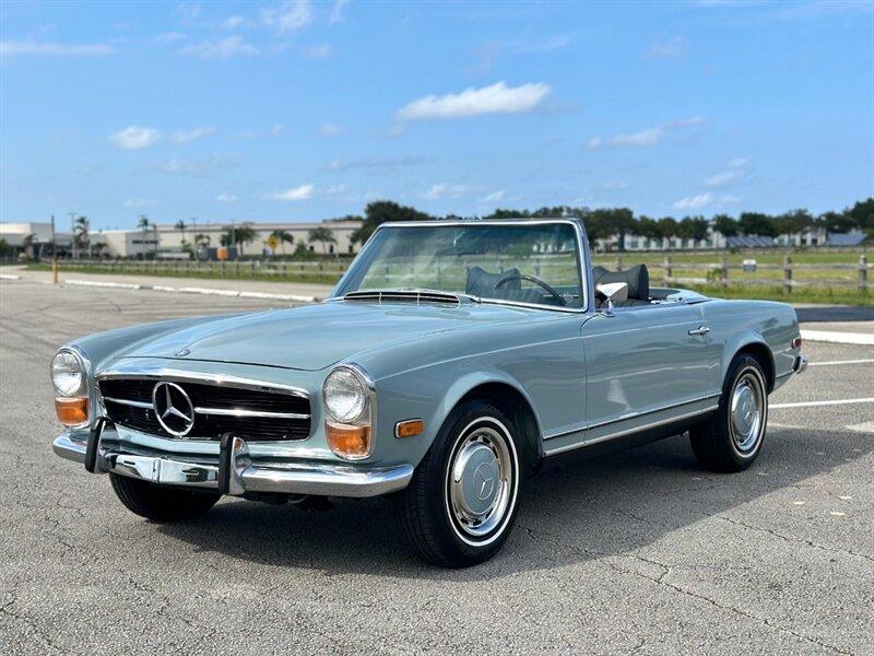 1971 Mercedes - Benz 200-Series