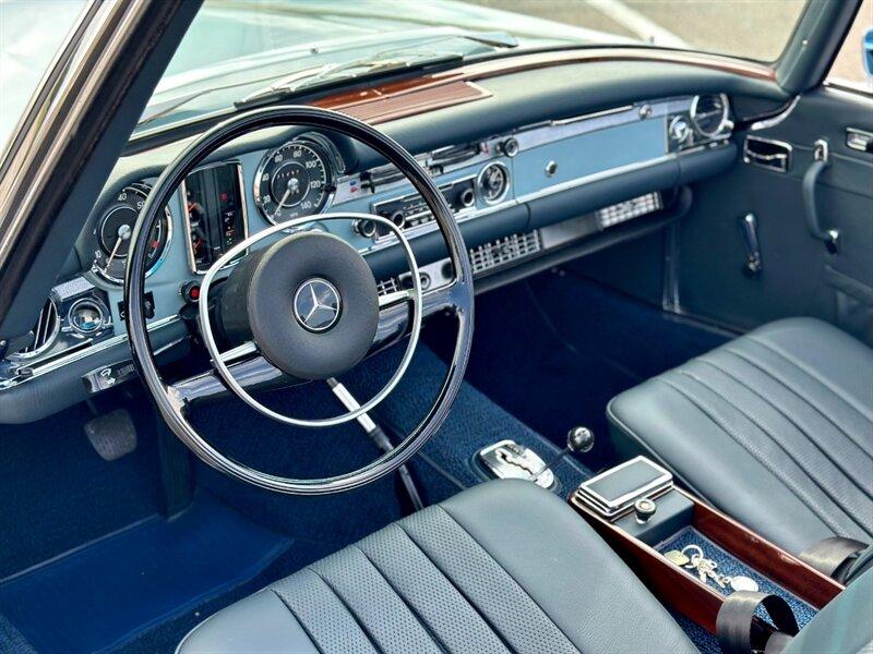 1971 Mercedes - Benz 200-Series