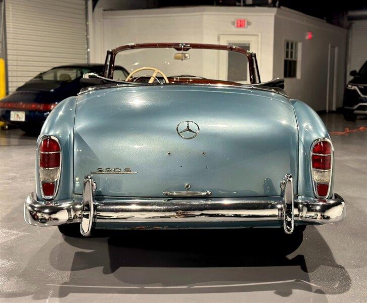 1958 Mercedes - Benz 220S