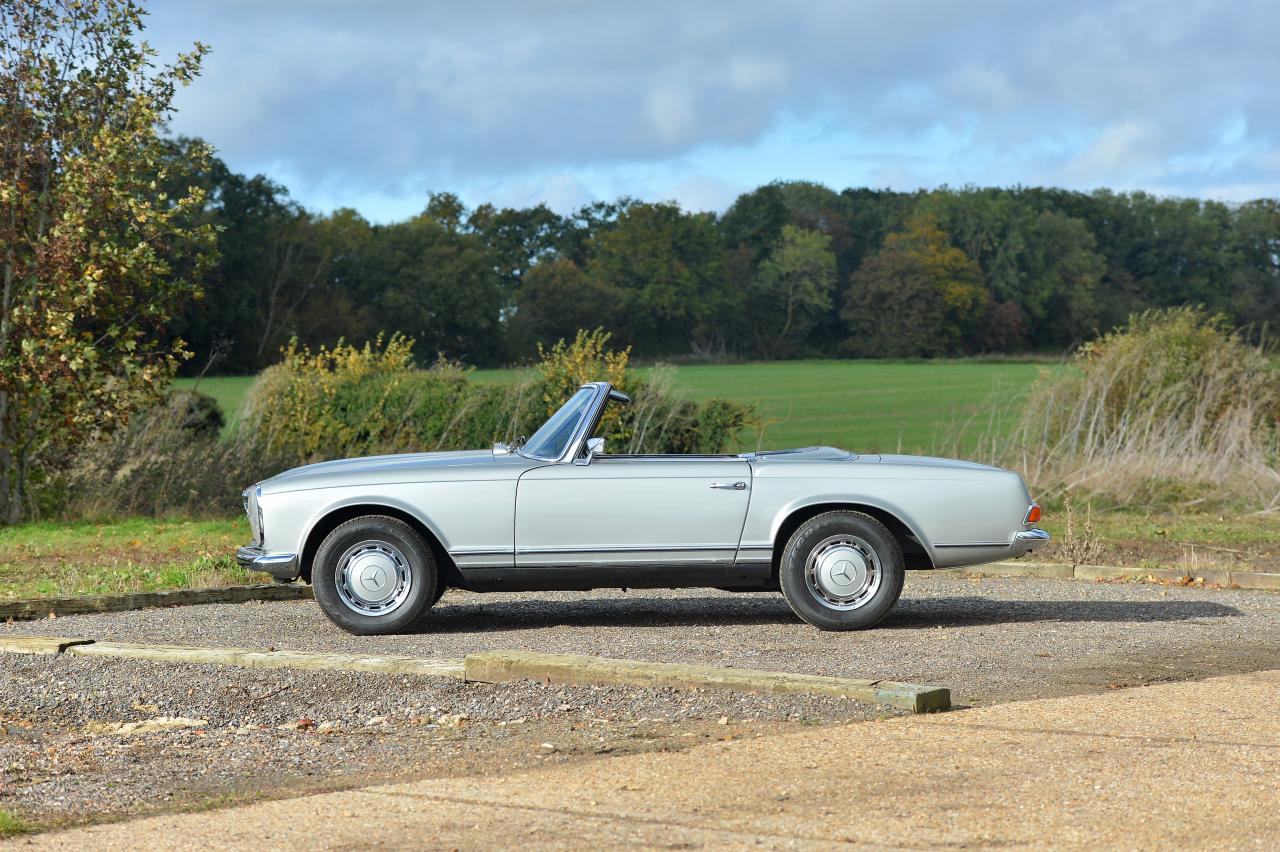 1968 Mercedes - Benz 280 SL Pagoda