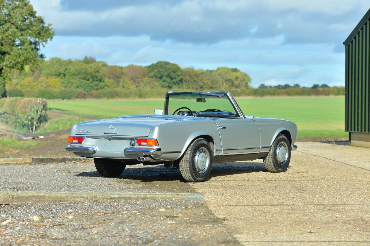 1968 Mercedes - Benz 280 SL Pagoda