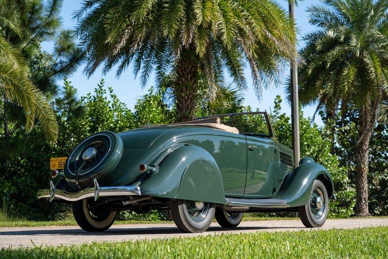 1935 Ford Model 48 De Luxe Roadster