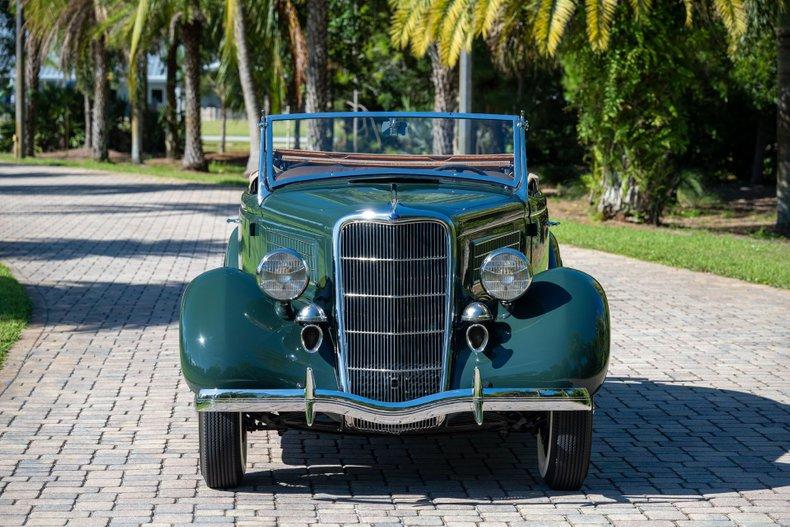 1935 Ford Model 48 De Luxe Roadster