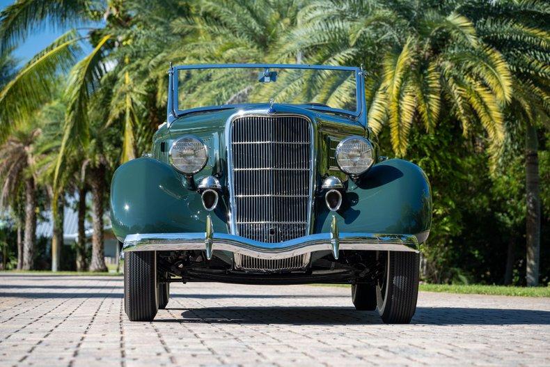 1935 Ford Model 48 De Luxe Roadster