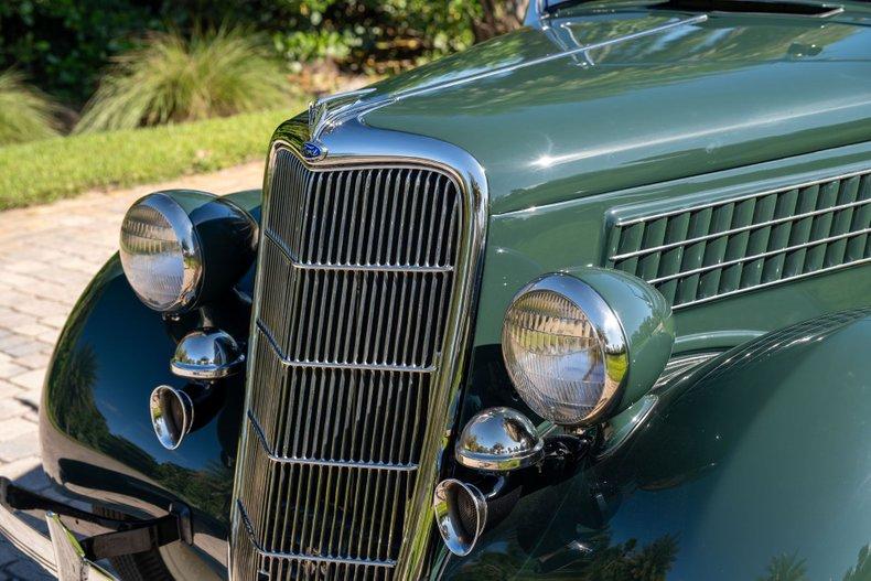 1935 Ford Model 48 De Luxe Roadster