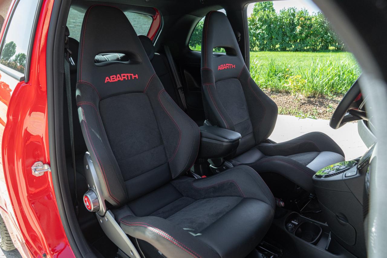 2010 Abarth 695 TRIBUTO FERRARI