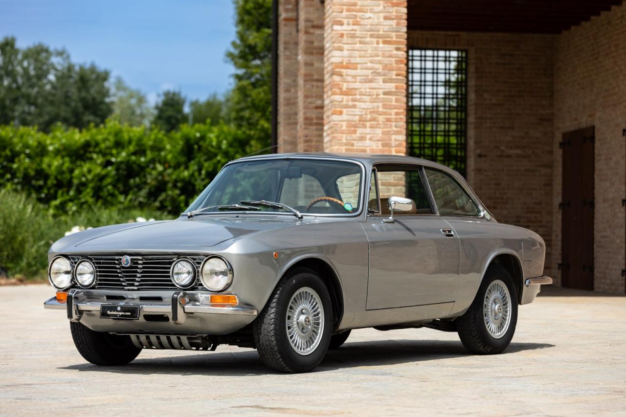 1974 Alfa Romeo GT 2000 VELOCE