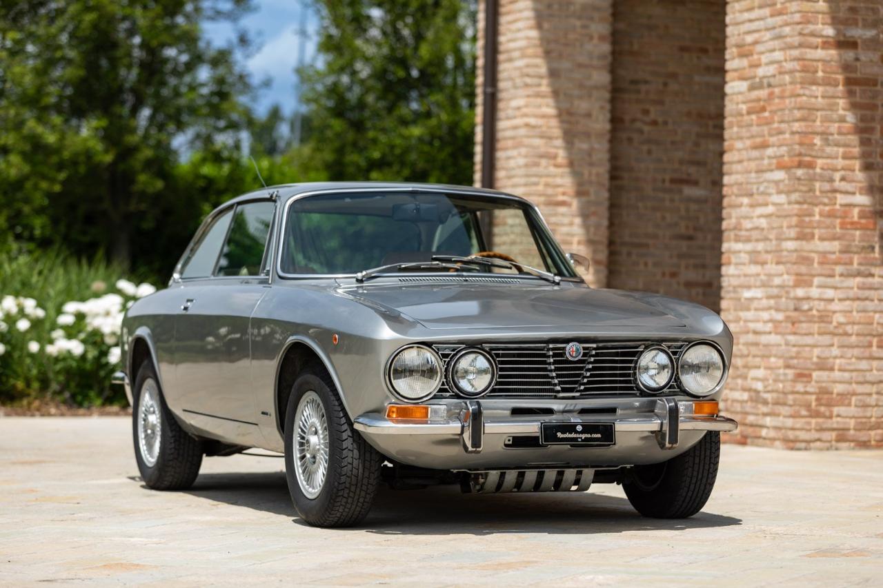 1974 Alfa Romeo GT 2000 VELOCE