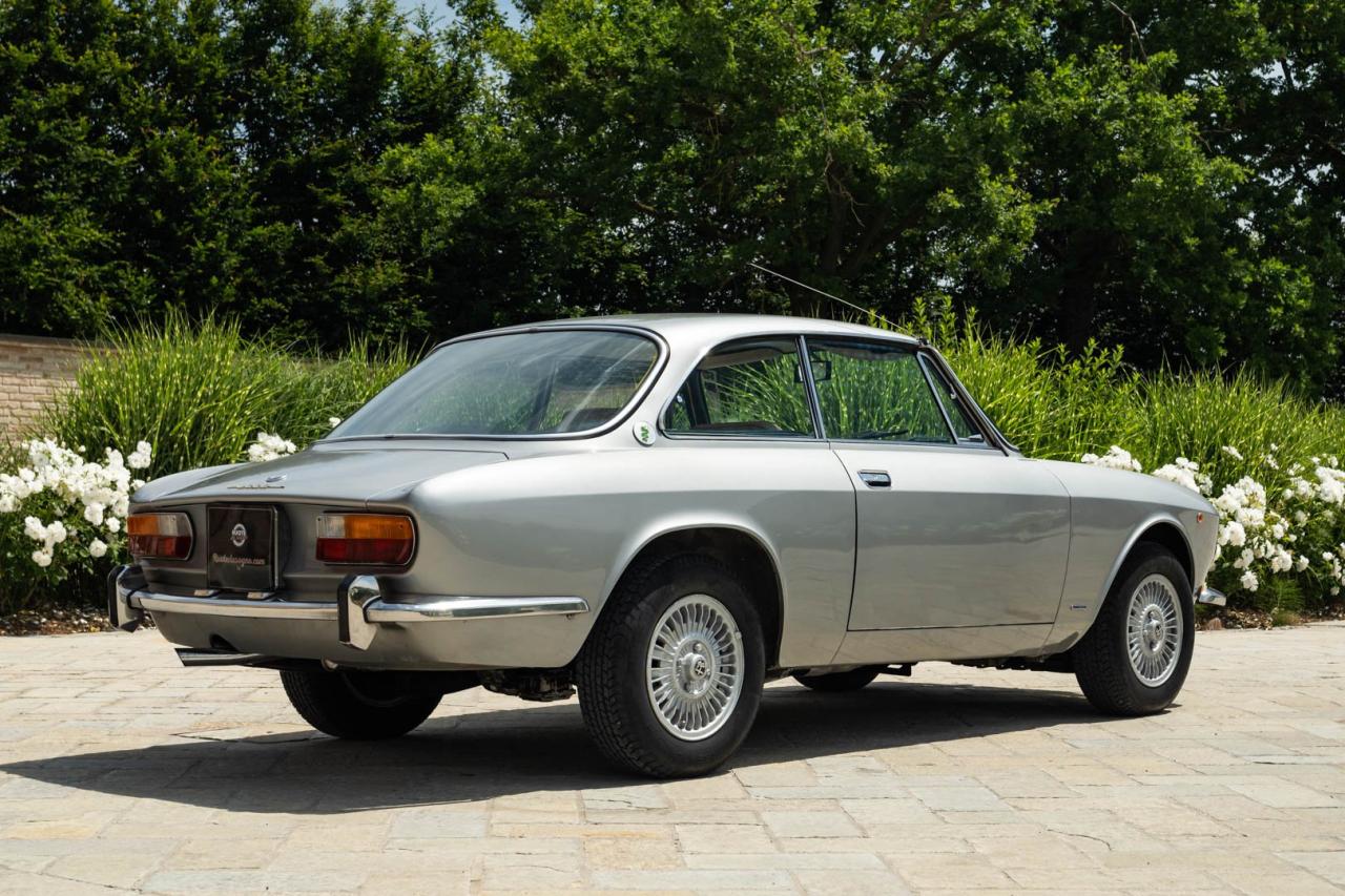 1974 Alfa Romeo GT 2000 VELOCE