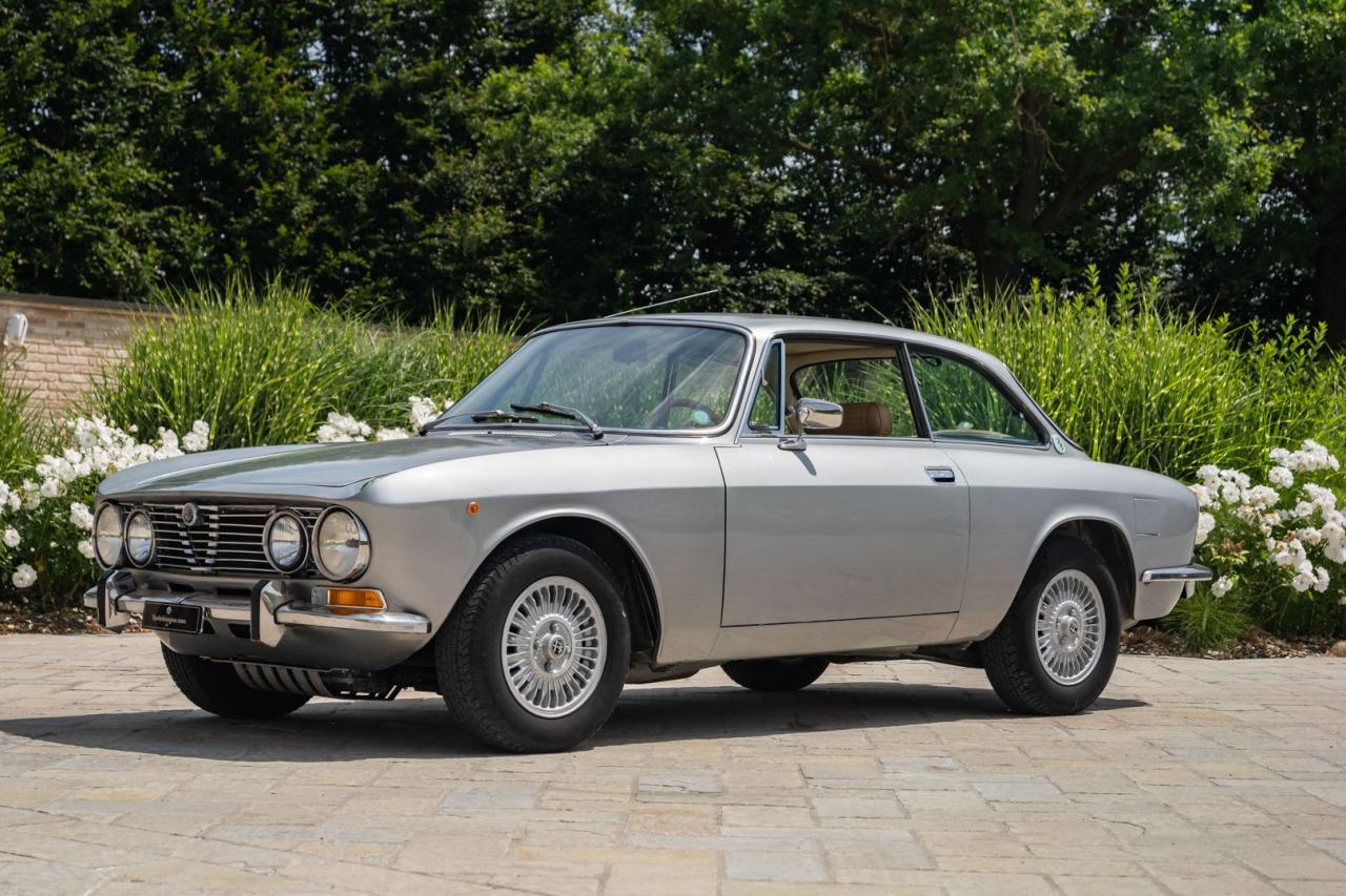 1974 Alfa Romeo GT 2000 VELOCE