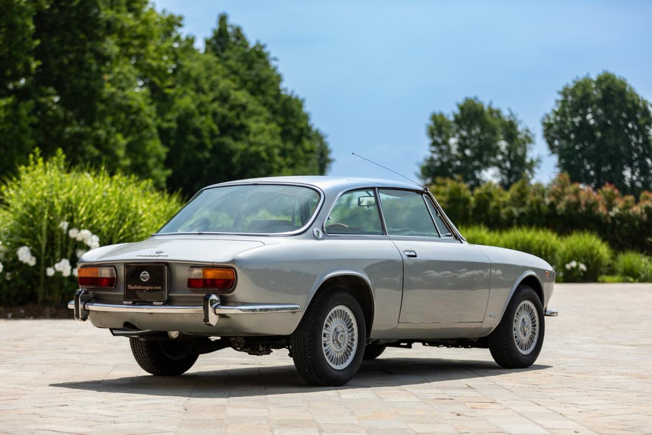 1974 Alfa Romeo GT 2000 VELOCE