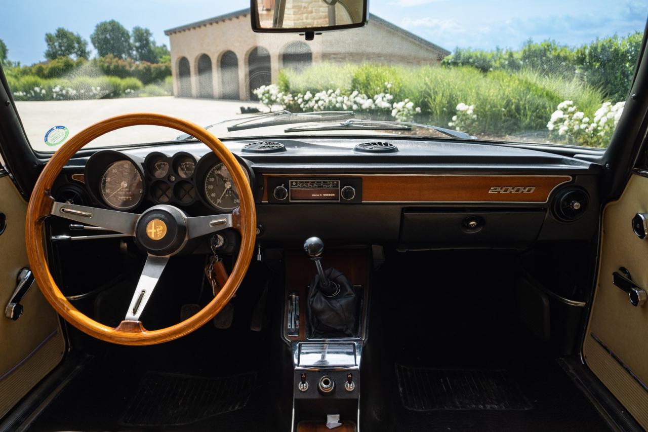 1974 Alfa Romeo GT 2000 VELOCE