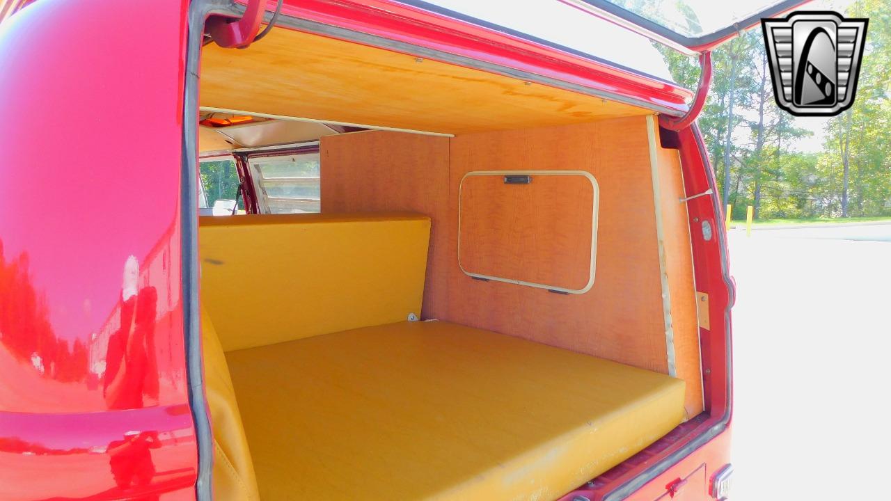 1971 Volkswagen Camper Bus