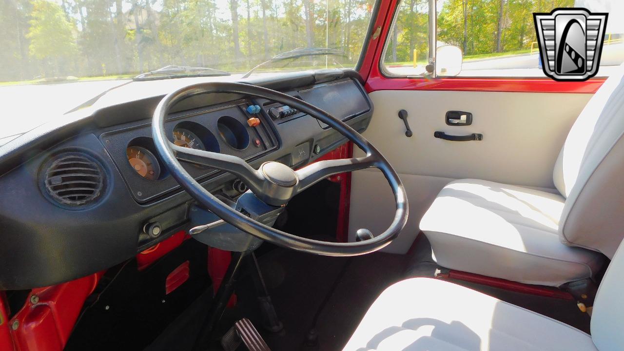 1971 Volkswagen Camper Bus