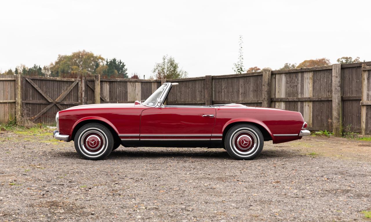 1966 Mercedes - Benz 230 SL Pagoda