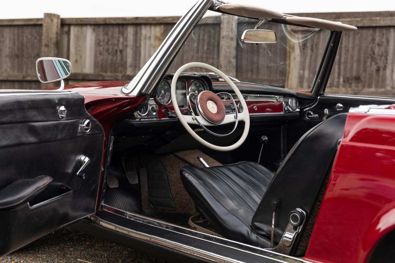 1966 Mercedes - Benz 230 SL Pagoda