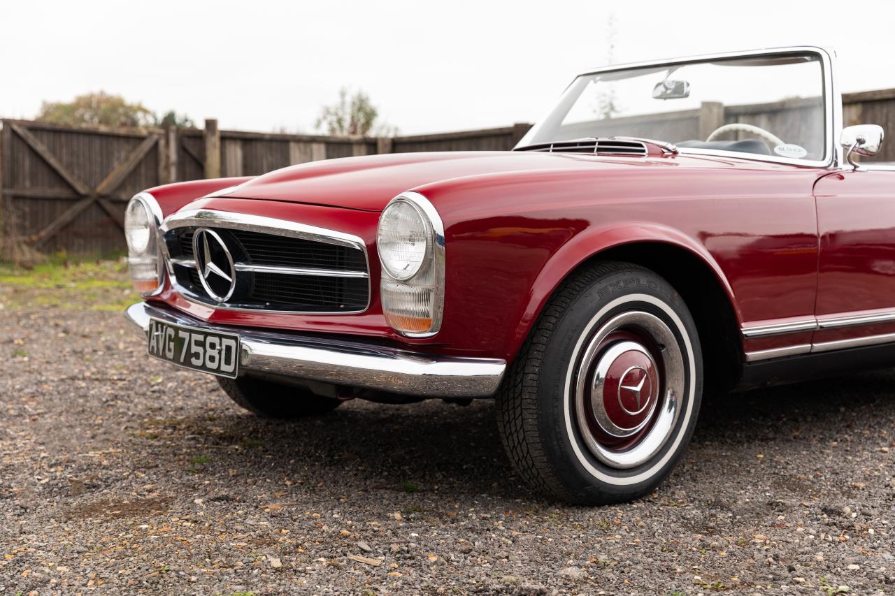 1966 Mercedes - Benz 230 SL Pagoda