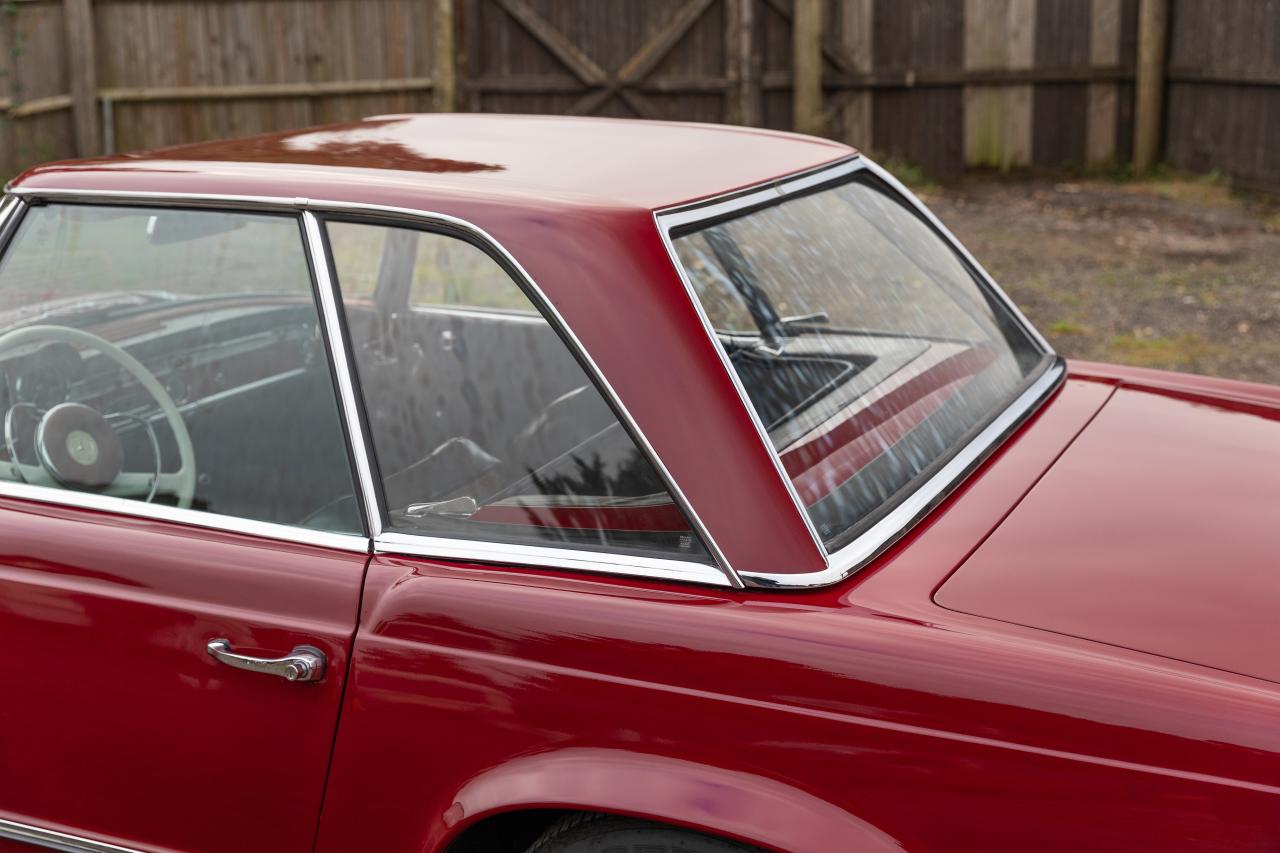 1966 Mercedes - Benz 230 SL Pagoda