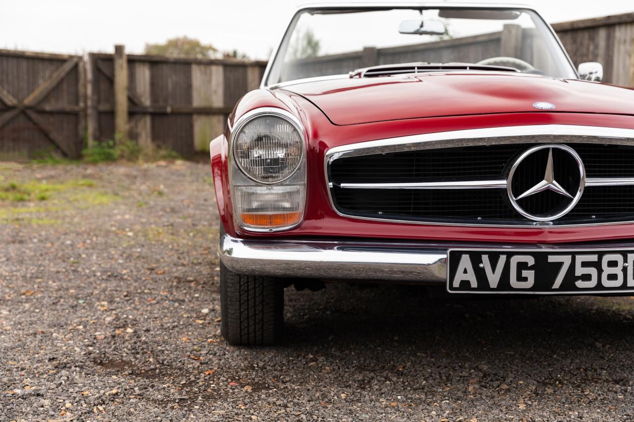 1966 Mercedes - Benz 230 SL Pagoda