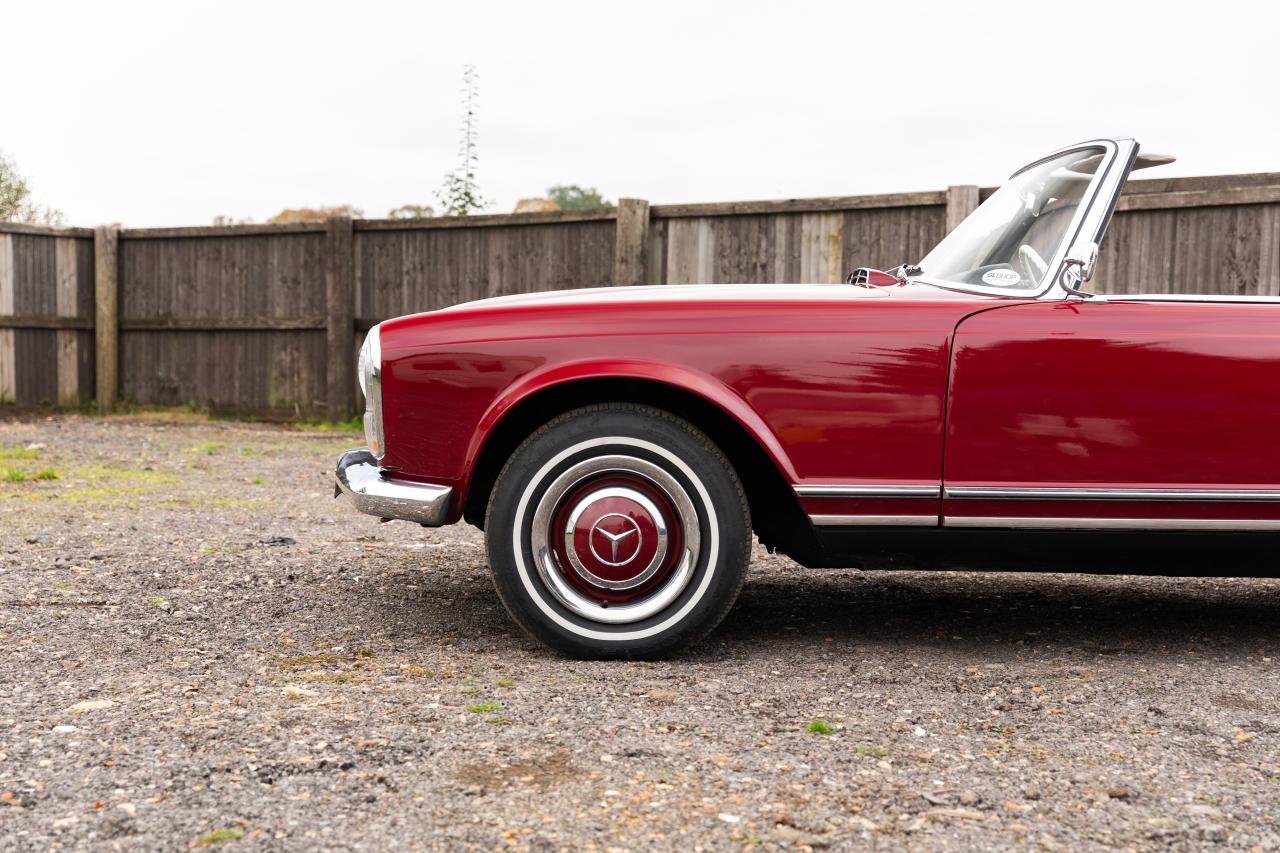 1966 Mercedes - Benz 230 SL Pagoda