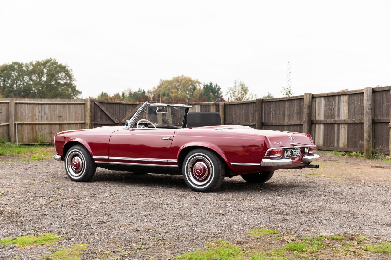 1966 Mercedes - Benz 230 SL Pagoda